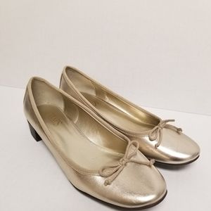 Women shows size 9.5